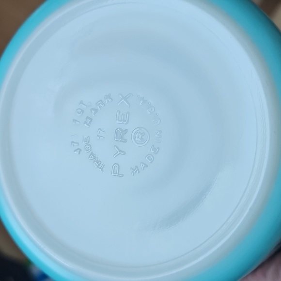 Vintage Pyrex Butterprint Amish Blue 473 1 quart bowl - Picture 10 of 10